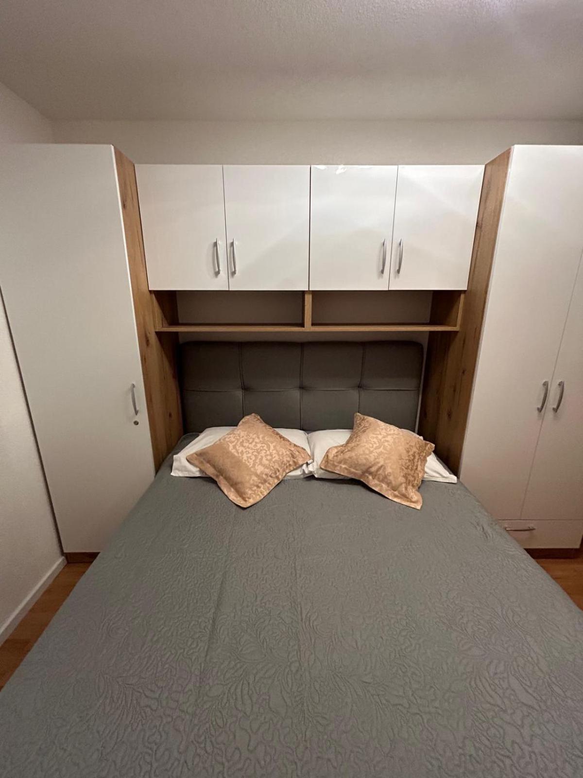 Apartment Lovre Topic Baška Voda Extérieur photo