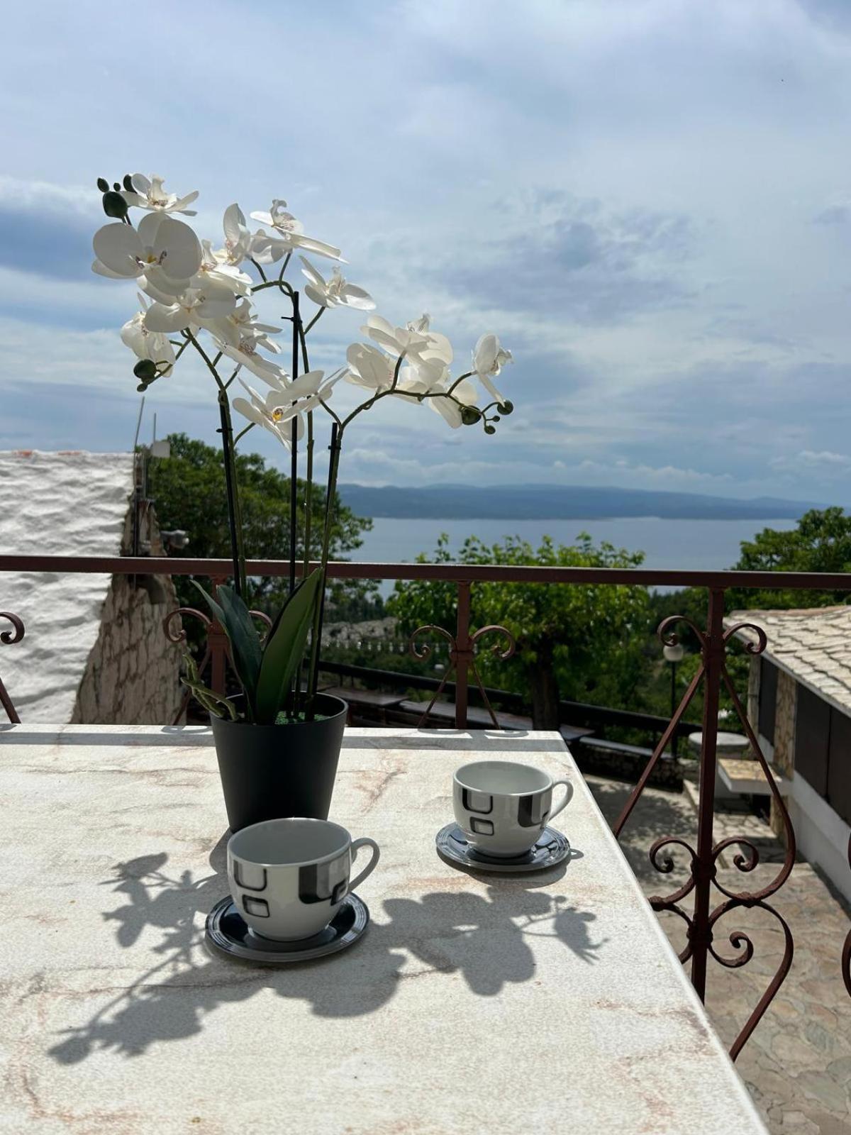 Apartment Lovre Topic Baška Voda Extérieur photo