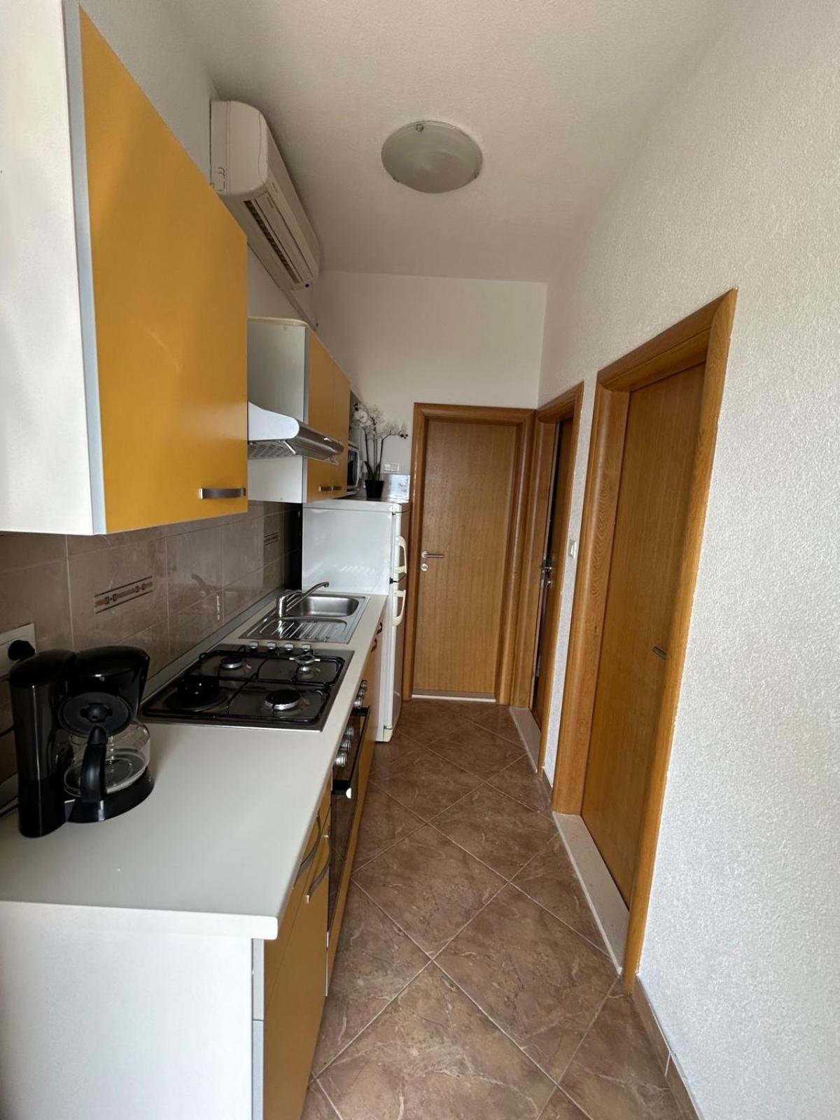 Apartment Lovre Topic Baška Voda Extérieur photo