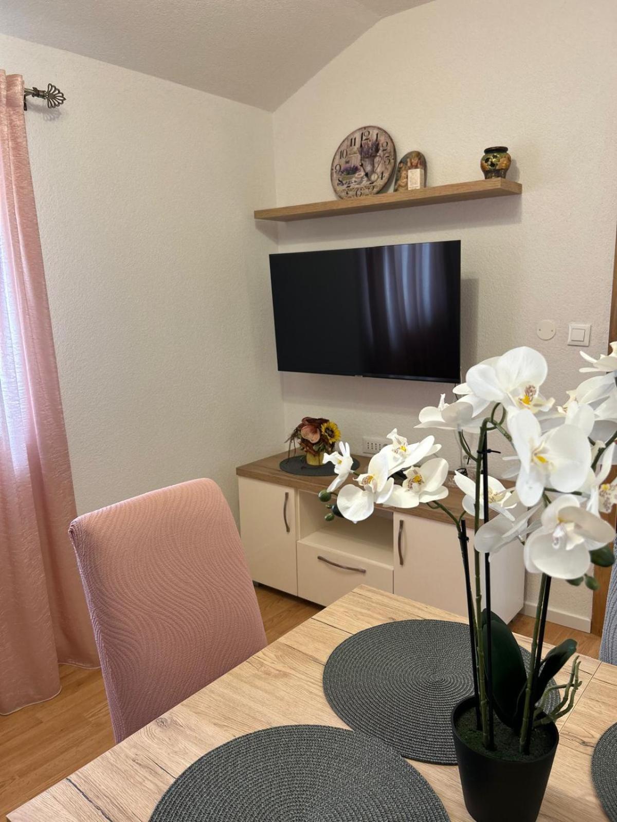 Apartment Lovre Topic Baška Voda Extérieur photo