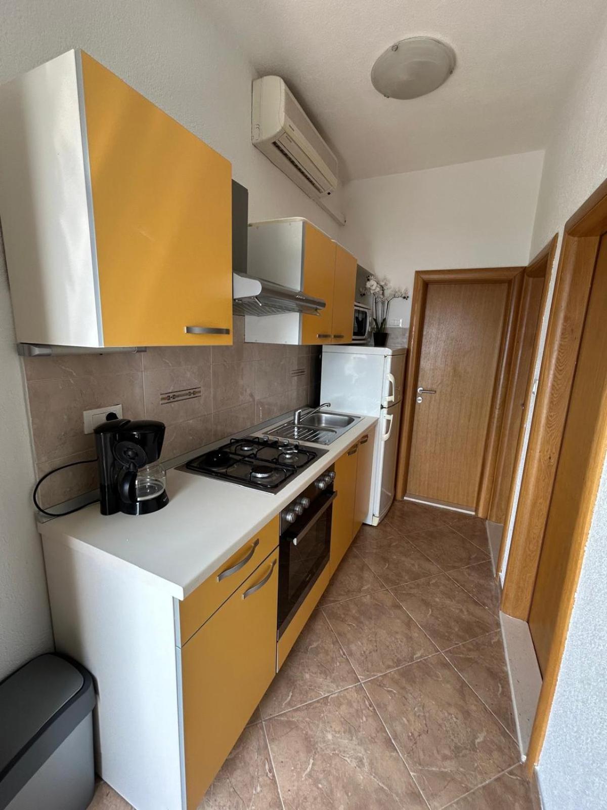 Apartment Lovre Topic Baška Voda Extérieur photo