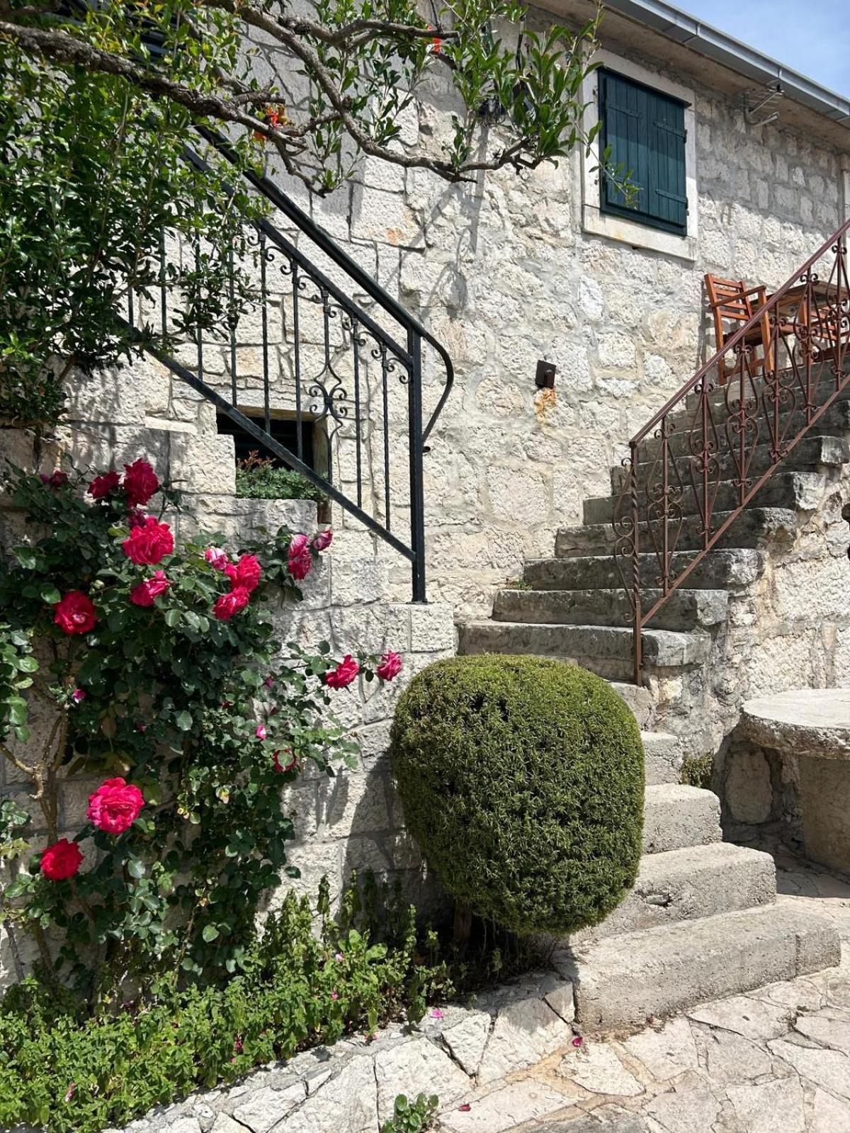 Apartment Lovre Topic Baška Voda Extérieur photo